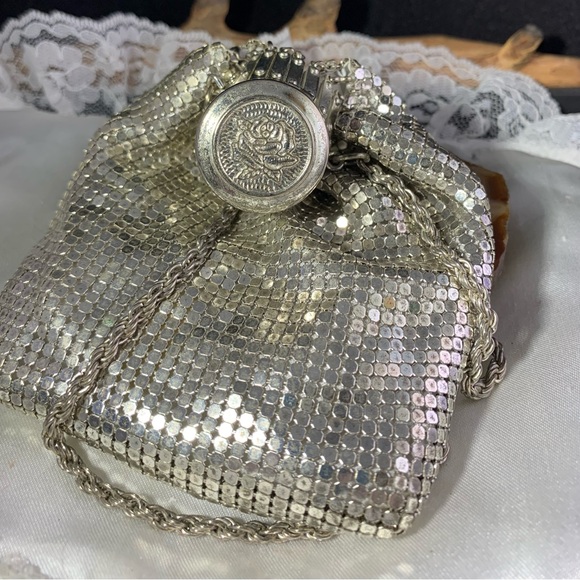 Antique Whiting & Davis Silver Mesh Open Gate Top Beggars Evening Bag - Picture 2 of 6